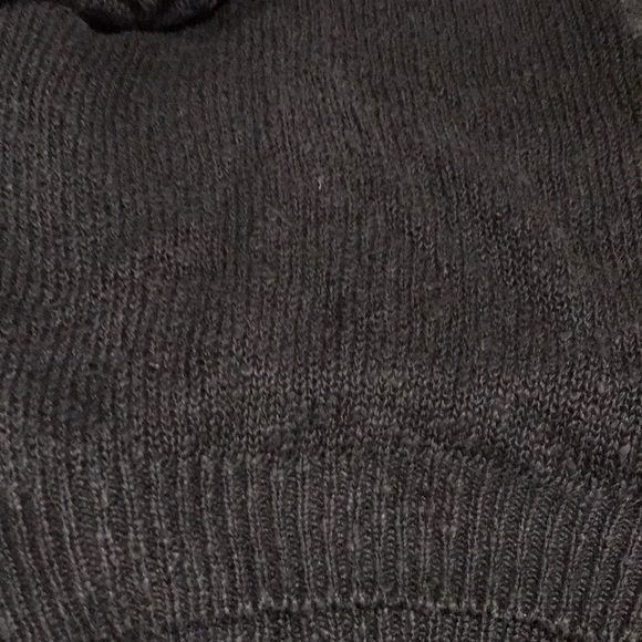 2 sweaters - Picture 6 of 10